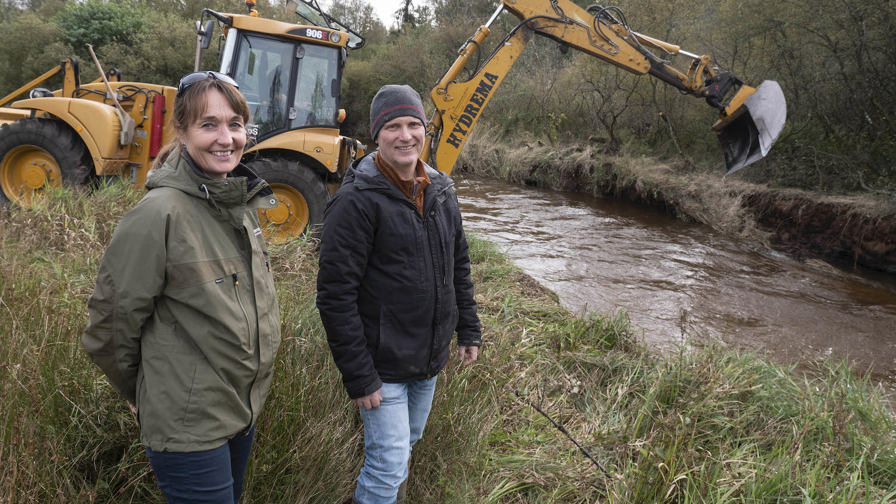 Ny Brudeseng Til Skjern Å Laksen 2