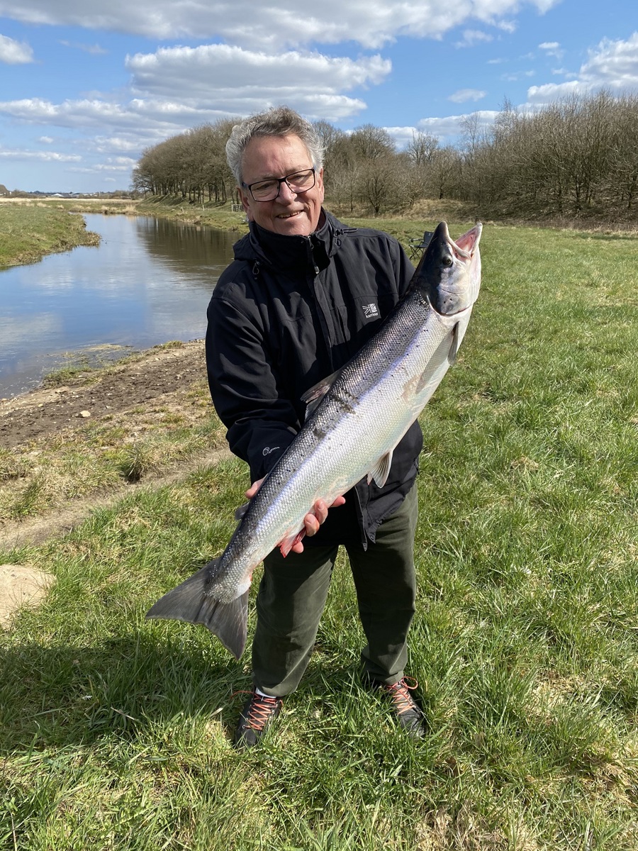 Svigerfar Thomas Med Premierelaks På 90 Cm. 7,8 Kg.