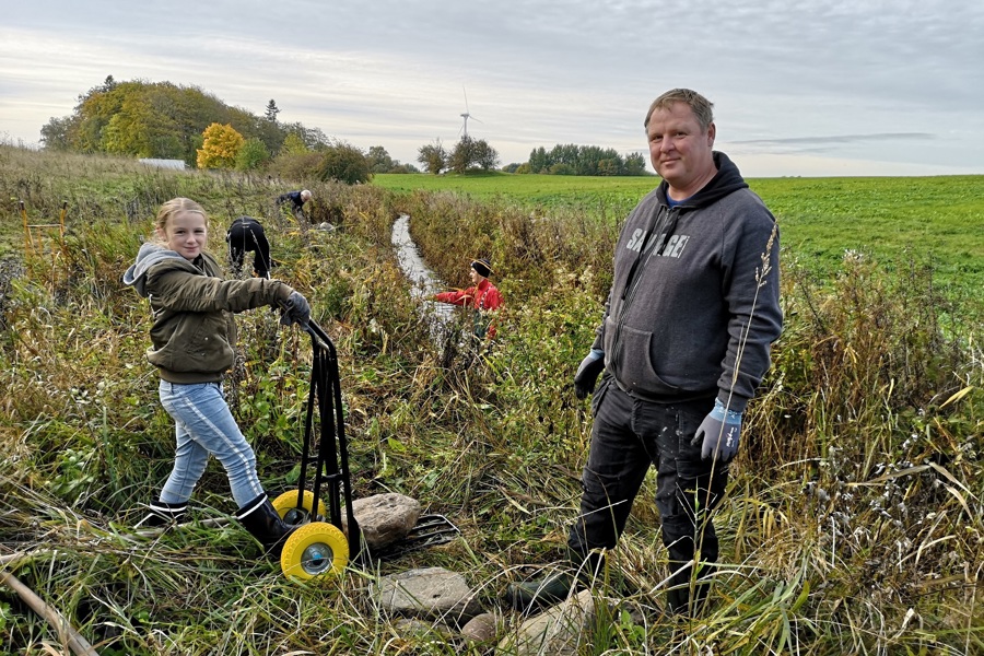 Billed 2, Claus Larsen Havde Taget Sin Datter Med Og Der Blev Flyttet Store Sten, 17. Oktober 2021