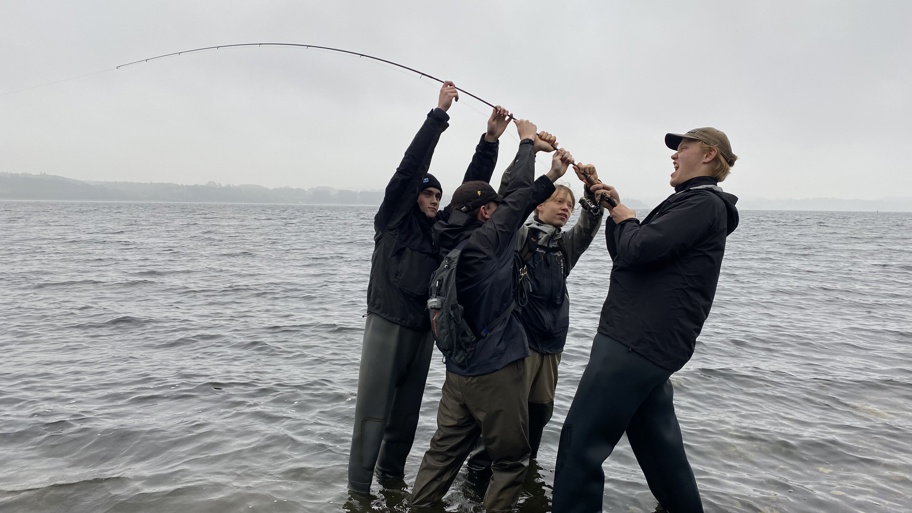 Fiskeakademiet Raising Flag